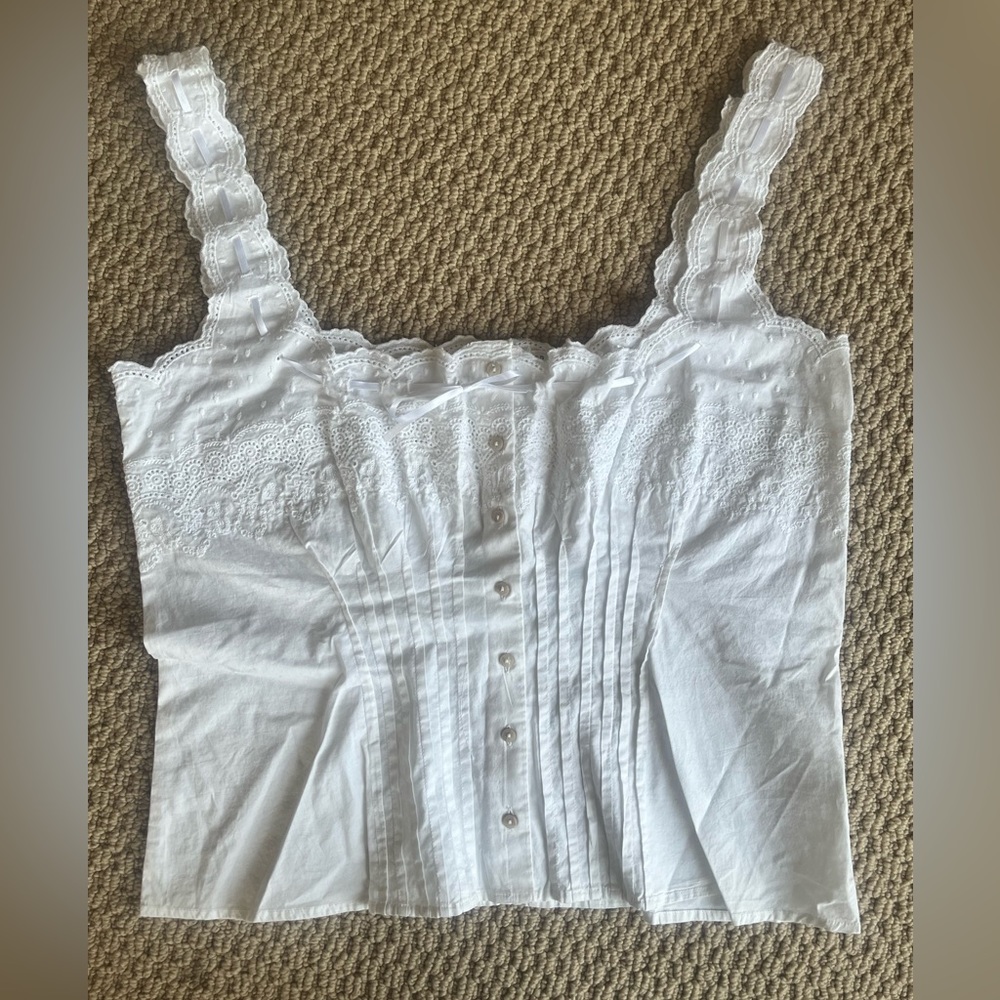 Tommy Hilfiger white top size L, beautiful detail